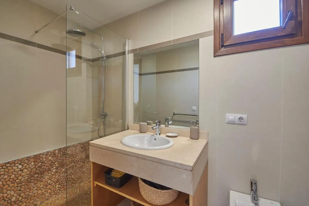 Calero Surfin Shared Pool, 10 Min To Harbour Apartment Puerto Calero