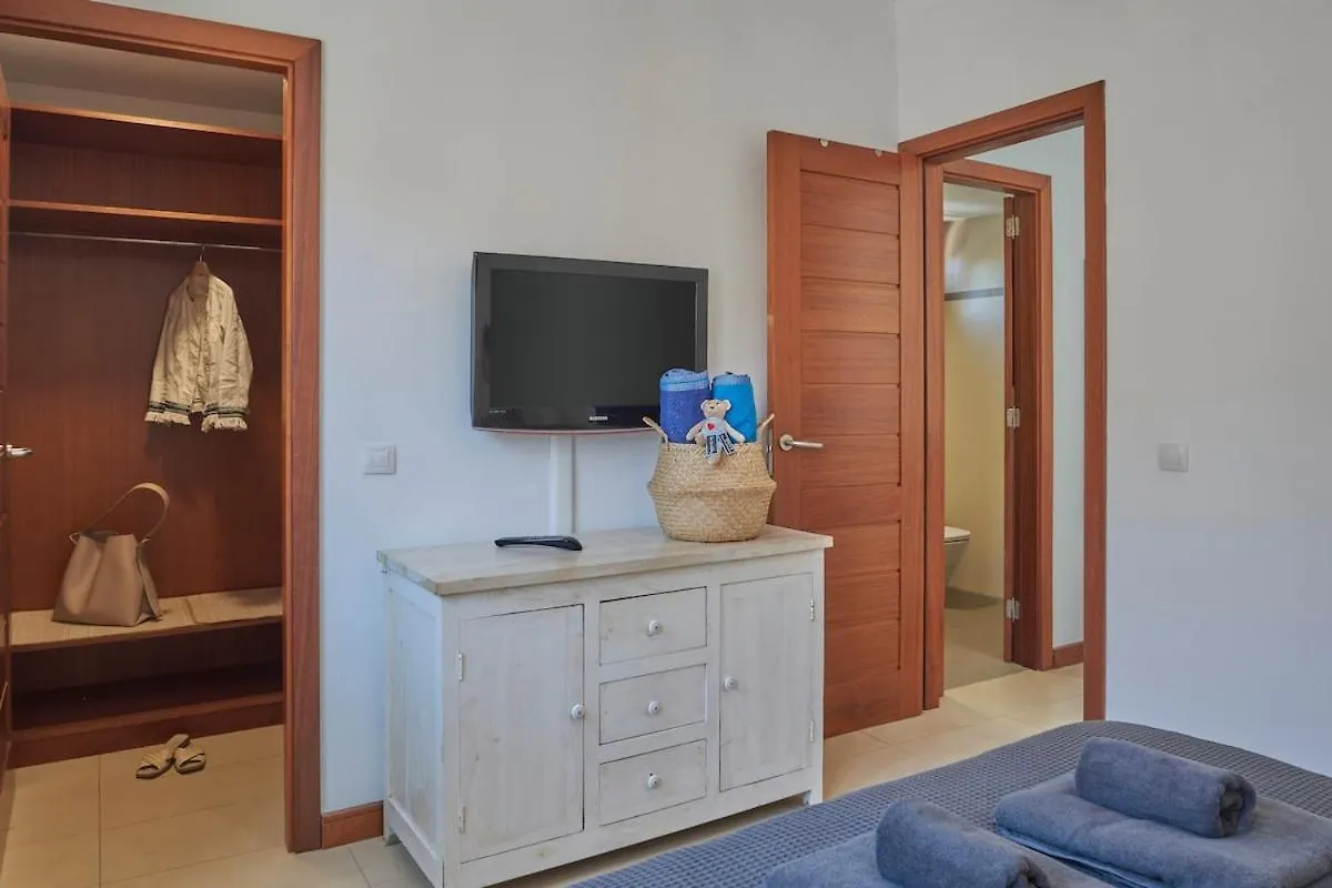 Calero Surfin Shared Pool, 10 Min To Harbour Apartment Puerto Calero